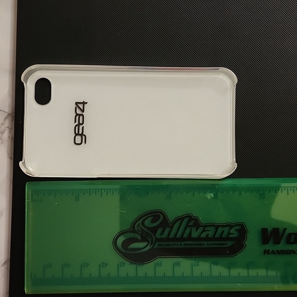 ANGRY BIRD gear4 iphone 4s/4 case with various screen protectors - Picture 13 of 16